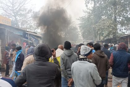 शिवहर में खूनी संघर्ष के बाद भारी बवाल: युवक को बेल्टों से पीटा, इंसाफ के लिए हाईवे पर आगजनी, पुलिस के खिलाफ फूटा आक्रोश