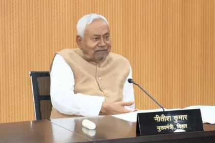 बुजुर्गों के द्वार पहुँचेगी सरकार 'घर बैठे रजिस्ट्री' का फुल प्रूफ प्लान तैयार, जानें स्टेप-बाय-स्टेप प्रक्रिया