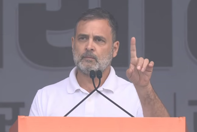 दिल्ली के रामलीला मैदान में कांग्रेस का शक्ति प्रदर्शन: 'वोट चोरी' के खिलाफ राहुल-खरगे का हल्लाबोल; राष्ट्रपति को सौंपेंगे 5.5 करोड़ हस्ताक्षर