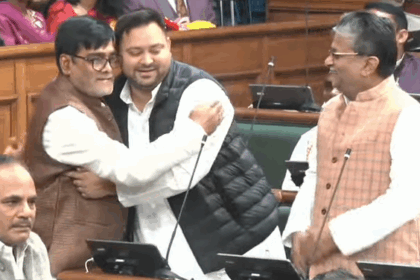 Bihar Vidhansabha Winter Session: बिहार विधानसभा से आई खूबसूरत तस्वीर, शपथ ग्रहण के बाद गले मिले रामकृपाल और तेजस्वी यादव