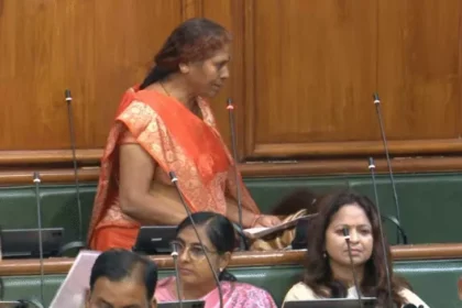 बिहार विधानसभा की शुरुआत ड्रामेटिक: बाहुबली नेता की पत्नी विभा देवी शपथ के शब्दों में उलझीं...