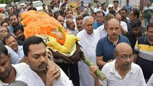 शोक में मुख्यमंत्री नीतीश कुमार, सासू माँ के अंतिम संस्कार में बेटे निशांत संग हुए शामिल...