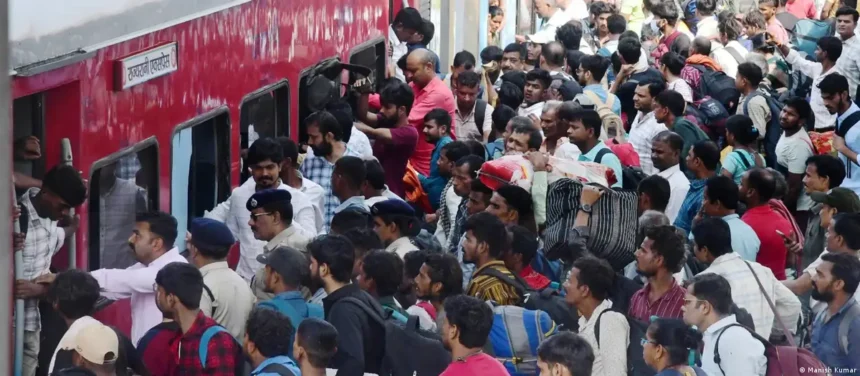 बिहार से लाखों मजदूरों का पलायन! टाटा इंस्टीट्यूट की रिपोर्ट ने उठाए कई गंभीर सवाल…