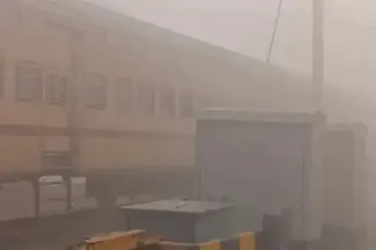 ठंड ने रोकी ट्रेनों की रफ्तार! कोहरे के कारण संपूर्ण क्रांति–पूर्वा एक्सप्रेस लेट…