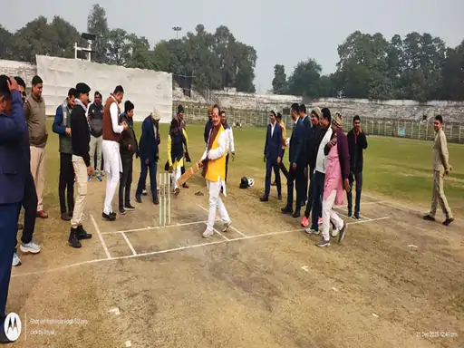 मोइनुल हक स्टेडियम में सियासी क्रिकेट! खेल मंत्री ने विजय सिन्हा को किया आउट...