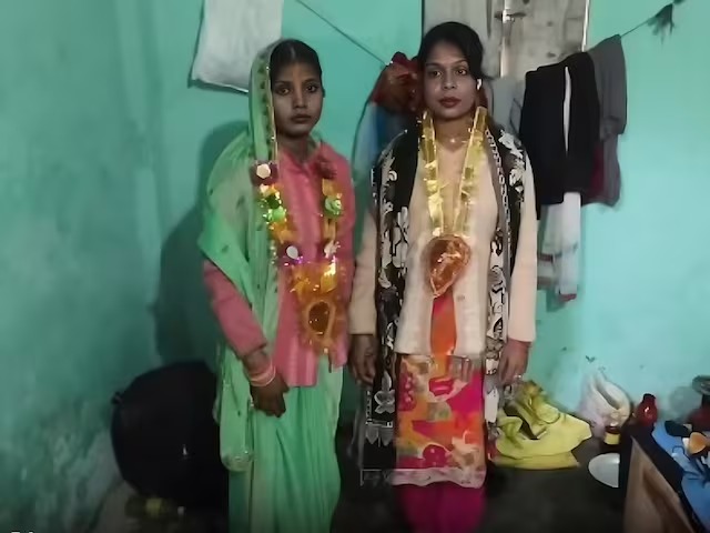 अनोखी प्रेम कहानी: सुपौल में दो युवतियों ने रचाई शादी, गैस चूल्हा जलाकर लिए सात फेरे