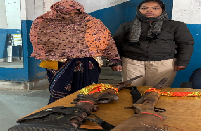 भोजपुर पुलिस ने किया बड़ी कार्रवाई, महिला के घर से बरामद हुए अवैध हथियार...