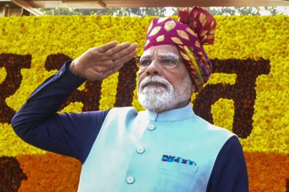 गणतंत्र दिवस 2026: कर्तव्य पथ पर पीएम मोदी का 'राजस्थानी अंदाज़', सतरंगी साफे ने फिर जीता देश का दिल