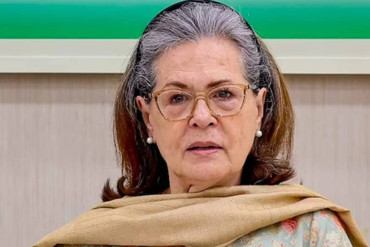 ईरान मुद्दे पर सोनिया गांधी का केंद्र पर तीखा प्रहार: 'मौन' को बताया जिम्मेदारी से भागना, संसद में चर्चा की मांग