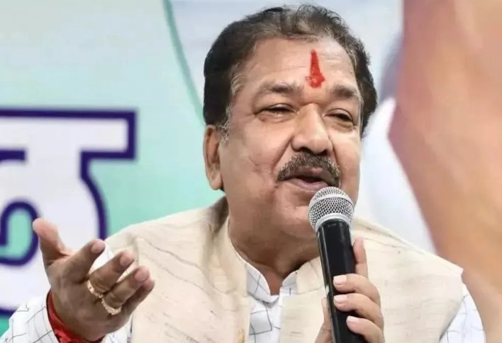 बिहार सरकार लाएगी अनोखी स्कीम, मंत्री दिलीप जायसवाल ने किया ऐलान, सड़क में गड्ढा बताओ, 5000 पाओ