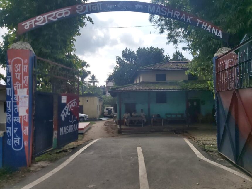 सारण में पुलिस को बड़ी चुनौती: थाने के बगल वाले मंदिर से अष्टधातु की मूर्तियां चोरी...