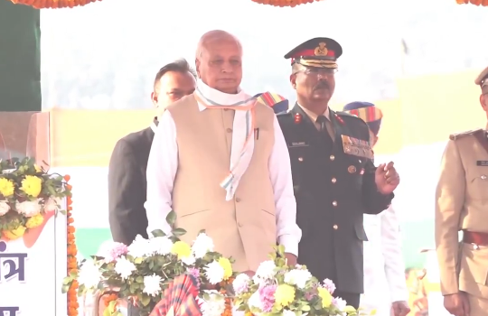 गणतंत्र दिवस 2026: गांधी मैदान में राज्यपाल आरिफ मोहम्मद खान ने फहराया तिरंगा, बिहार के विकास और 1 करोड़ नौकरियों का संकल्प