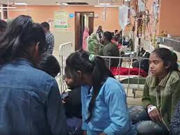मधेपुरा में मिड-डे मील बना 'जहर': खिचड़ी में मिली छिपकली, 50 से अधिक बच्चे अस्पताल में भर्ती…