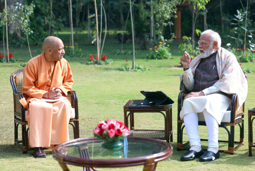 यूपी CM योगी आदित्यनाथ ने दिल्ली में पीएम मोदी से मुलाकात की, राम मंदिर का प्रतिकृति भेंट की