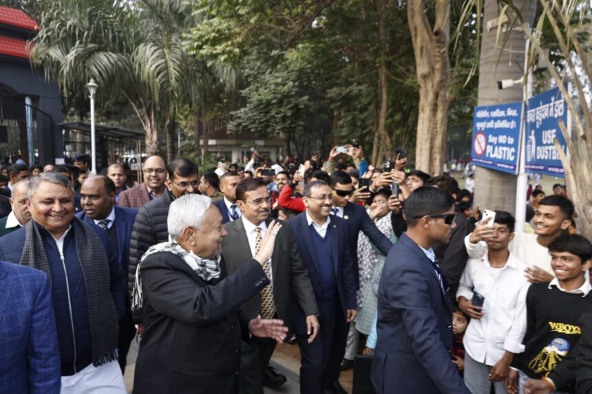 74 की उम्र, 16वीं यात्रा: रिटायरमेंट की चर्चाओं के बीच फिर सड़कों पर उतरेंगे नीतीश कुमार, जानें क्या है 'मिशन 2026'?