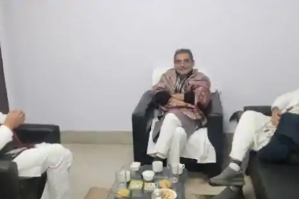 टूटना तो दूर, और मजबूत हुए कुशवाहा! पटना आवास की इन तस्वीरों ने बिहार की राजनीति में मचाई खलबली…
