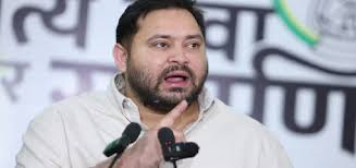 बिहार की सियासत में 'लड़की' शब्द पर संग्राम: आरजेडी का तीखा हमला—'अश्लील बातें करने वाला बुड्ढा लड़का लोफर है'