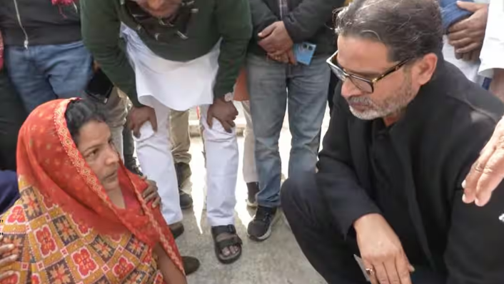 नीट छात्रा केस: जहानाबाद में भड़का जन-आक्रोश: पीड़ित परिवार से मिले प्रशांत किशोर, गांव में गूंजे 'नीतीश कुमार मुर्दाबाद' के नारे...