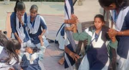 बिहार के स्कूल में 'दहशत' का तांडव: एक साथ बेहोश होने लगीं छात्राएं, क्लासरूम में मची चीख-पुकार!..