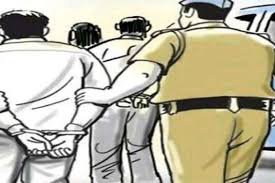 मुजफ्फरपुर में दिनदहाड़े चोरी, ग्रामीणों ने एक बदमाश को दबोचा, दूसरा 72 हजार लेकर फरार