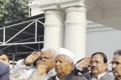 पटना में होकर भी गणतंत्र दिवस समारोह से गायब रहे तेजस्वी, लालू यादव ने बेटे के आवास पर फहराया तिरंगा!..