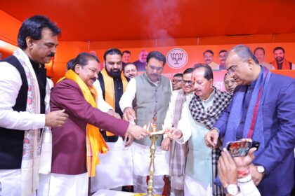 पटना में बीजेपी का ग्रैंड जश्न: संक्रांति के बहाने भाजपा का शक्ति प्रदर्शन, दही-चूड़ा भोज में उमड़ी समर्थकों की भारी भीड़