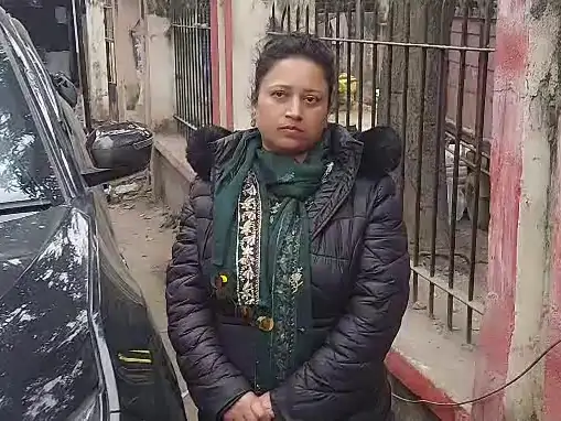 संजीव हंस के आवास पर हाईवोल्टेज ड्रामा, बेटे संग पहुंचीं गायत्री देवी, पुलिस तक पहुंचा मामला…