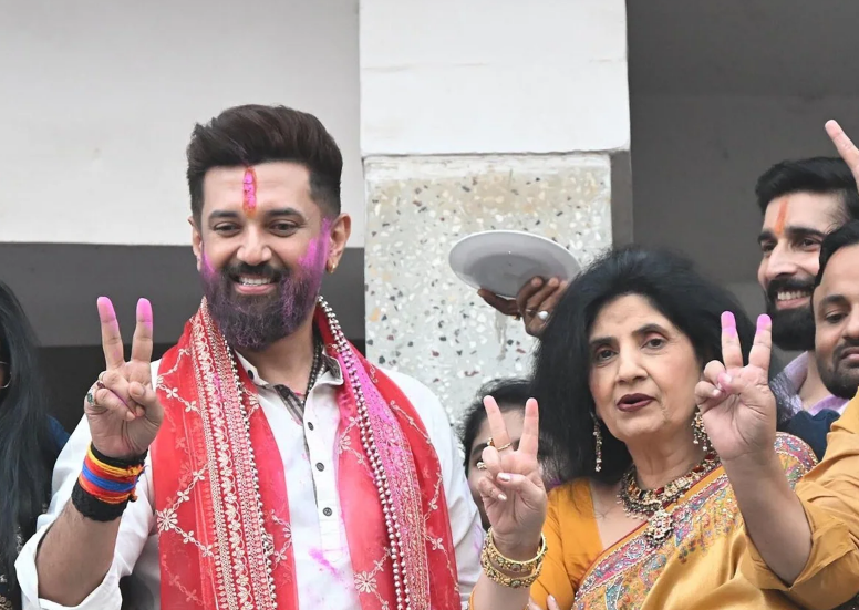 चिराग पासवान ने रीना पासवान की उम्मीदवारी पर लगाया विराम, क्या 5वीं सीट के लिए मोदी के 'हनुमान' करेंगे त्याग?