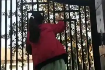 बिहार मैट्रिक परीक्षा 2026: आरा में पहले ही दिन भारी बवाल, लेट पहुंचीं छात्राओं ने दीवार फांदकर दी एंट्री; सिस्टम फेल!