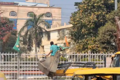 तेजस्वी यादव के मेगा शो से पहले पटना में बड़ी कार्रवाई: राजद के झंडों पर चला नगर निगम का बुलडोजर