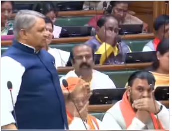 Viral Video: काहे की रोक-टोक! जब सदन में ही खैनी बनाने लगे सम्राट चौधरी; सोशल मीडिया पर वीडियो ने मचाया तहलका...