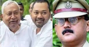 वर्दी छिन गई, पर तेवर नहीं: कौन हैं पूर्व IPS अमिताभ दास? जिन पर लगा IPS की बेटी से रेप का आरोप और अब NEET कांड में फँसे…