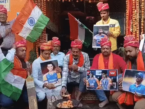 मिशन पाकिस्तान: सरहद पर मुकाबला, पटना में प्रार्थना; जीत की कामना के साथ सड़कों पर उतरे क्रिकेट प्रेमी...