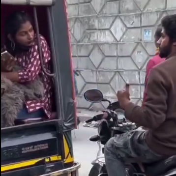 मोतिहारी की व्यस्त सड़क पर छात्रा से बदसलूकी,वायरल हुआ शर्मनाक VIDEO...