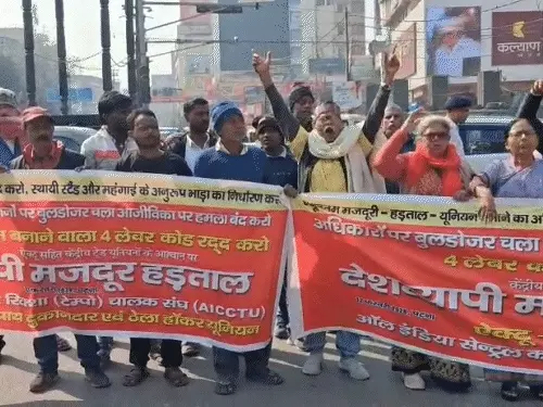 बिहार में भारत बंद का महासंग्राम: कटिहार से बेगूसराय तक NH जाम, सड़कों पर उतरे हजारों बैंकर्स...