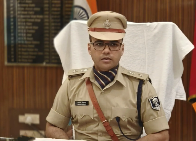 मोतिहारी एसपी का 'हंटर': होली से पहले 37 पुलिसकर्मी सस्पेंड, ड्यूटी से गायब रहने पर गिरी गाज