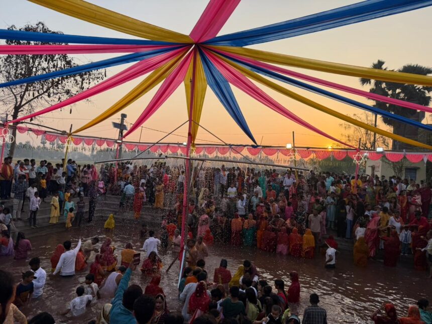 नहाय-खाय से पारण तक: रघुनाथगंज सूर्य मंदिर में कैसे मना लोक आस्था का महापर्व छठ,देखिए फोटो...