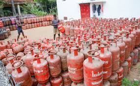 हॉस्पिटल पहले या घर? LPG की कमी होने पर सरकार सबसे पहले किसे देगी गैस सिलेंडर, देखें पूरी लिस्ट...
