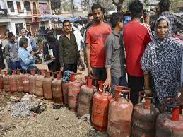 पटना में एलपीजी सिलेंडर की किल्लत की खबर निकली झूठी, डीएम त्यागराजन ने लोगों से की ये खास अपील...