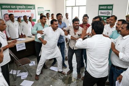 नवादा JDU चुनाव में हाई-वोल्टेज ड्रामा: गाली-गलौज और मारपीट के बीच जिला अध्यक्ष का चुनाव स्थगित, पूरी कमेटी भंग
