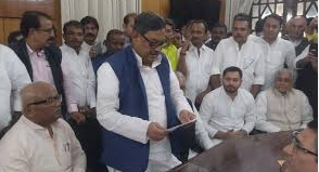 RJD का 'भूमिहार कार्ड': 1000 बीघा जमीन, 13 देशों में कारोबार... कौन हैं अमरेंद्र धारी सिंह जिन पर लालू ने खेला सबसे बड़ा दांव?...