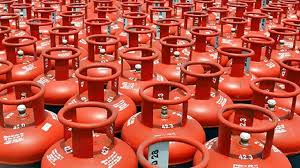दानापुर LPG Raid: शाहपुर में गैस सिलेंडरों की बड़ी खेप जब्त, कालाबाजारी के खिलाफ बड़ा एक्शन...