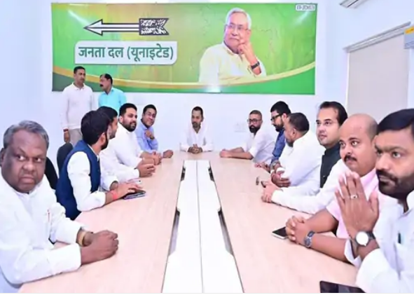 बिहार की 5वीं राज्यसभा सीट: लेसी सिंह के घर NDA की घेराबंदी, उधर इफ्तार पार्टी में तेजस्वी की 'पावर पॉलिटिक्स'!..