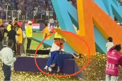 हार्दिक पंड्या की बढ़ी मुश्किलें: तिरंगे के साथ वायरल वीडियो पर मचा बवाल, पुणे के वकील ने पुलिस में दी लिखित शिकायत...