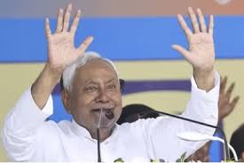 बेगूसराय में भाषण छोड़ लोगों को क्यों टोकने लगे नीतीश कुमार? जानिए मंच पर ऐसा क्या हुआ कि भड़क गए सीएम...