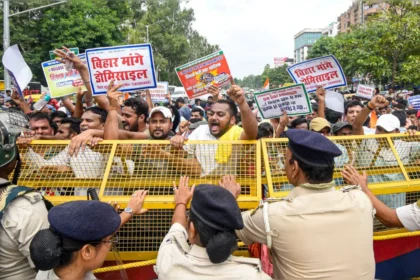 Bihar Teacher Vacancy: पहली बार लागू होगी 'डोमिसाइल नीति', फिर क्यों अटका TRE-4 का नोटिफिकेशन? जानें पूरा विवाद...
