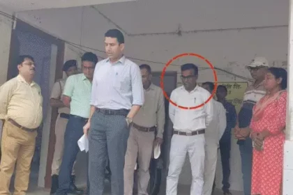 मोतिहारी BDO के ठिकानों पर निगरानी का बड़ा एक्शन: आय से अधिक संपत्ति मामले में सुबह-सुबह रेड, खंगाले जा रहे दस्तावेज...