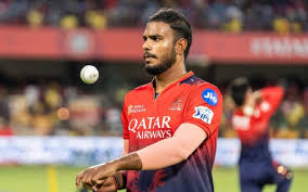 IPL 2026: RCB को लगा बड़ा झटका! यश दयाल इस सीजन से बाहर, निजी कारण या गंभीर विवाद? जानें पूरी सच्चाई...