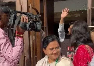 वोटिंग के बीच रिटर्निंग ऑफिसर का ट्रांसफर! बिहार राज्यसभा चुनाव में 'गायब' विधायकों और तबादले ने बढ़ाया सस्पेंस...