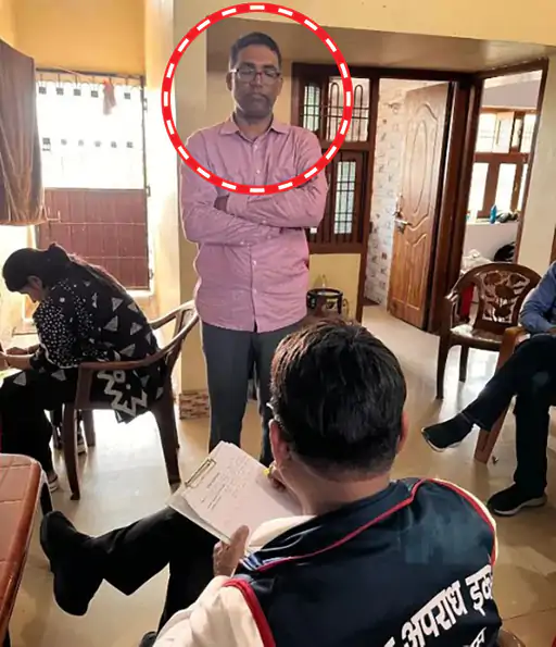 कौन है 100 करोड़ का मालिक इंजीनियर मनोज रजक? पत्नी, भाई और प्रेमिका के नाम पर फैलाया करप्शन का जाल; EOU की बड़ी कार्रवाई...